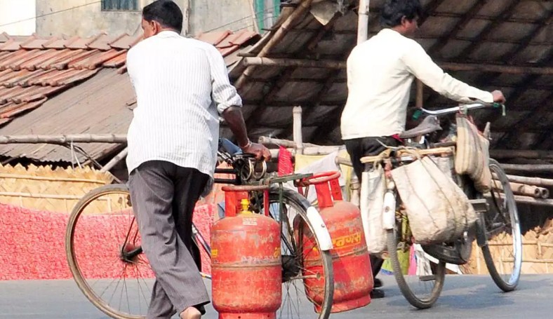 LPG Cylinder Price Alert: Govt hikes cooking gas price from today | Check Revised rate